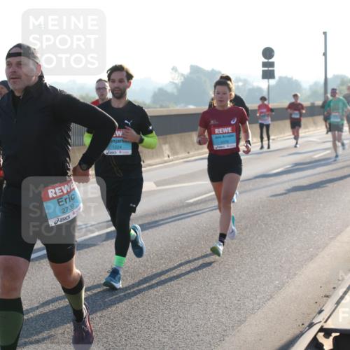 03.10.2025 - Köhlbrandbrückenlauf Lena Gebhardt http://msf.ph/oto/9052942 03.10.2025 09:15:34 Position 1 2709, 1224, 3376 meine-sportfotos.de