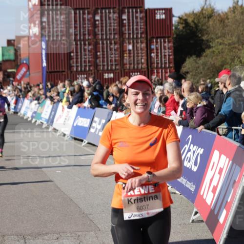 03.10.2025 - Köhlbrandbrückenlauf Jannik Wohlers http://msf.ph/oto/9052953 03.10.2025 13:09:17 Ziel 4334, 4351, 4377, 4486, 4681, 4901, 5061, 5242, 5740, 5953, 6037, 6062, 6349, 6562, 6630, 6661, 6743, 6814, 6816 meine-sportfotos.de