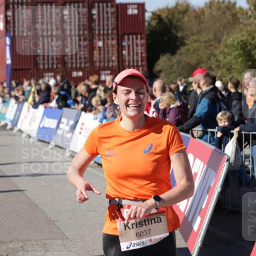 03.10.2025 - Köhlbrandbrückenlauf Jannik Wohlers http://msf.ph/oto/9052969 03.10.2025 13:09:17 Ziel 4334, 4351, 4377, 4486, 4681, 4901, 5061, 5242, 5740, 5953, 6037, 6062, 6349, 6562, 6630, 6661, 6743, 6814, 6816 meine-sportfotos.de