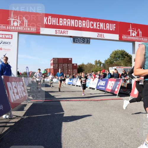 03.10.2025 - Köhlbrandbrückenlauf Lena Gebhardt http://msf.ph/oto/9052981 03.10.2025 13:06:37 Ziel 4015, 4026, 4122, 4151, 4312, 4396, 4405, 4658, 4659, 5798, 5971, 6061, 6256, 6721 meine-sportfotos.de