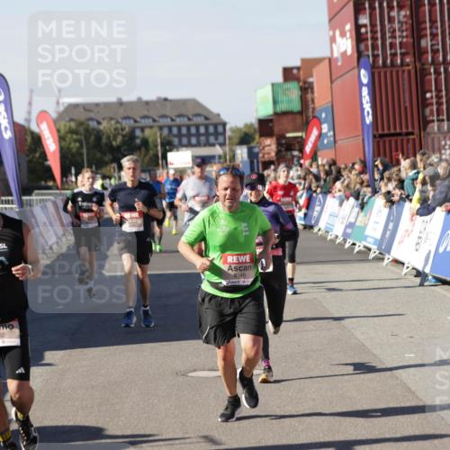 03.10.2025 - Köhlbrandbrückenlauf Jannik Wohlers http://msf.ph/oto/9052984 03.10.2025 13:09:18 Ziel 4129, 4334, 4351, 4377, 4486, 4681, 4901, 5061, 5242, 5740, 6037, 6062, 6349, 6562, 6661, 6743, 6814, 6816 meine-sportfotos.de