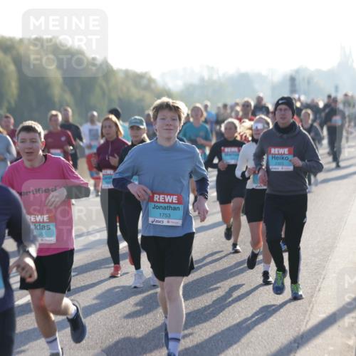 03.10.2025 - Köhlbrandbrückenlauf Jannik Wohlers http://msf.ph/oto/9052995 03.10.2025 09:19:45 Position 3 1801, 2755, 1753, 2323 meine-sportfotos.de