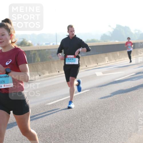 03.10.2025 - Köhlbrandbrückenlauf Lena Gebhardt http://msf.ph/oto/9052996 03.10.2025 09:15:36 Position 1 3376 meine-sportfotos.de