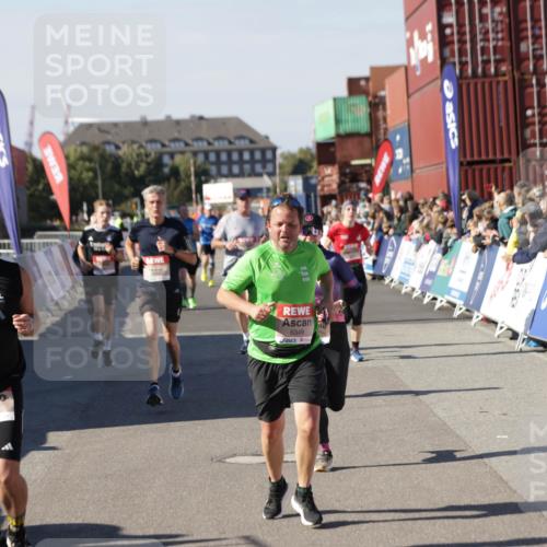 03.10.2025 - Köhlbrandbrückenlauf Jannik Wohlers http://msf.ph/oto/9052997 03.10.2025 13:09:18 Ziel 4129, 4334, 4351, 4377, 4486, 4681, 4901, 5061, 5242, 5740, 6037, 6062, 6349, 6562, 6661, 6743, 6814, 6816 meine-sportfotos.de