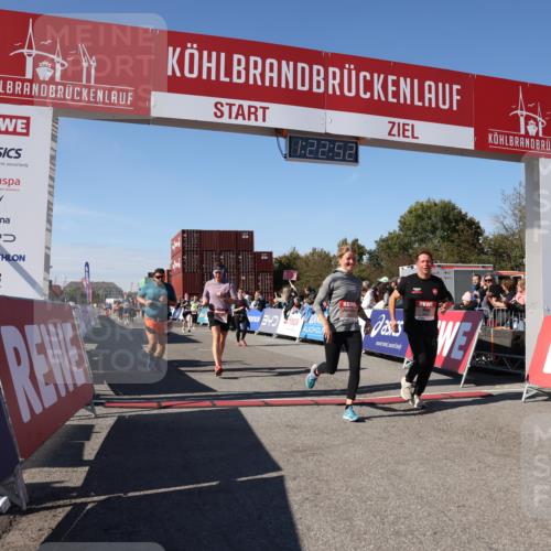 03.10.2025 - Köhlbrandbrückenlauf Lena Gebhardt http://msf.ph/oto/9053002 03.10.2025 13:22:52 Ziel 4602, 4603, 5046, 5189, 5924, 5925, 6027, 6107 meine-sportfotos.de