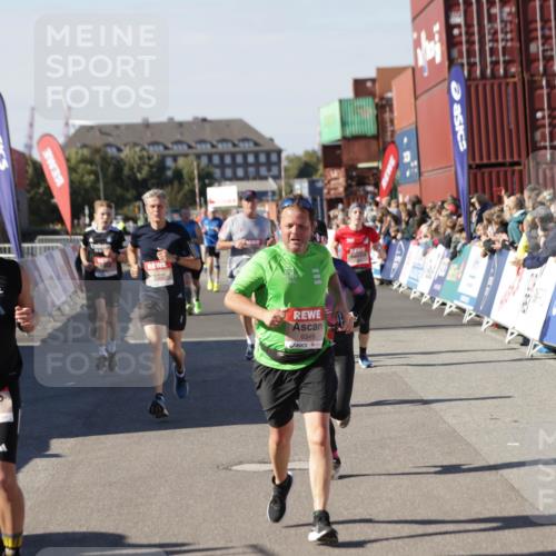 03.10.2025 - Köhlbrandbrückenlauf Jannik Wohlers http://msf.ph/oto/9053007 03.10.2025 13:09:18 Ziel 4129, 4334, 4351, 4377, 4486, 4681, 4901, 5061, 5242, 5740, 6037, 6062, 6349, 6562, 6661, 6743, 6814, 6816 meine-sportfotos.de