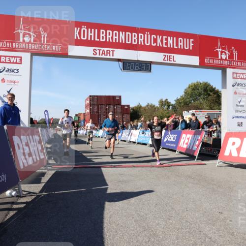 03.10.2025 - Köhlbrandbrückenlauf Lena Gebhardt http://msf.ph/oto/9053009 03.10.2025 13:06:38 Ziel 4015, 4026, 4122, 4151, 4312, 4396, 4405, 4658, 5798, 5971, 6061, 6256, 6721 meine-sportfotos.de
