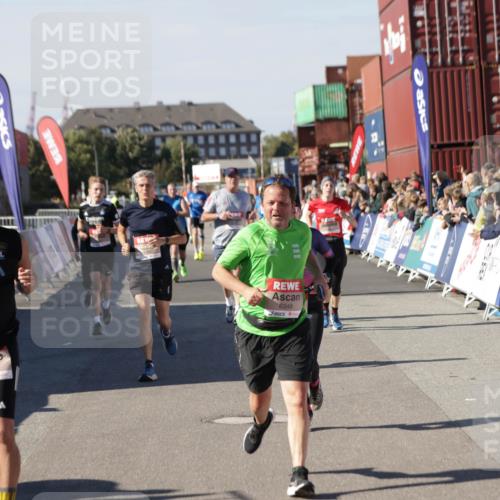 03.10.2025 - Köhlbrandbrückenlauf Jannik Wohlers http://msf.ph/oto/9053011 03.10.2025 13:09:19 Ziel 4129, 4134, 4334, 4351, 4377, 4486, 4681, 4901, 5061, 5242, 5352, 5740, 6037, 6062, 6349, 6562, 6661, 6743, 6814, 6816 meine-sportfotos.de