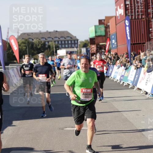 03.10.2025 - Köhlbrandbrückenlauf Jannik Wohlers http://msf.ph/oto/9053014 03.10.2025 13:09:19 Ziel 4129, 4134, 4334, 4351, 4377, 4486, 4681, 4901, 5061, 5242, 5352, 5740, 6037, 6062, 6349, 6562, 6661, 6743, 6814, 6816 meine-sportfotos.de