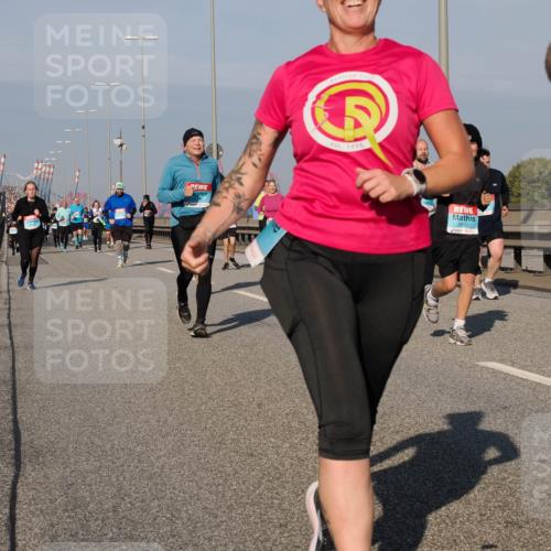 03.10.2025 - Köhlbrandbrückenlauf Fabian Wolf http://msf.ph/oto/9053015 03.10.2025 10:02:24 Position 3 6, 2424, 2897 meine-sportfotos.de
