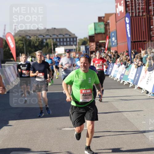 03.10.2025 - Köhlbrandbrückenlauf Jannik Wohlers http://msf.ph/oto/9053019 03.10.2025 13:09:19 Ziel 4129, 4134, 4334, 4351, 4377, 4486, 4681, 4901, 5061, 5242, 5352, 5740, 6037, 6062, 6349, 6562, 6661, 6743, 6814, 6816 meine-sportfotos.de