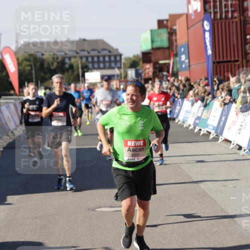 03.10.2025 - Köhlbrandbrückenlauf Jannik Wohlers http://msf.ph/oto/9053023 03.10.2025 13:09:19 Ziel 4129, 4134, 4334, 4351, 4377, 4486, 4681, 4901, 5061, 5242, 5352, 5740, 6037, 6062, 6349, 6562, 6661, 6743, 6814, 6816 meine-sportfotos.de