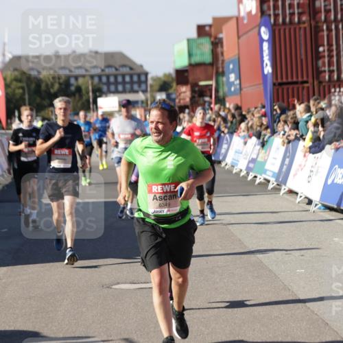 03.10.2025 - Köhlbrandbrückenlauf Jannik Wohlers http://msf.ph/oto/9053033 03.10.2025 13:09:19 Ziel 4129, 4134, 4334, 4351, 4377, 4486, 4681, 4901, 5061, 5242, 5352, 5740, 6037, 6062, 6349, 6562, 6661, 6743, 6814, 6816 meine-sportfotos.de