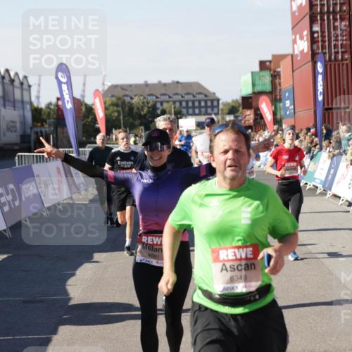 03.10.2025 - Köhlbrandbrückenlauf Jannik Wohlers http://msf.ph/oto/9053051 03.10.2025 13:09:20 Ziel 4129, 4134, 4212, 4334, 4377, 4486, 4681, 4901, 5061, 5352, 5740, 6037, 6062, 6349, 6562, 6661, 6743 meine-sportfotos.de