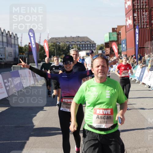 03.10.2025 - Köhlbrandbrückenlauf Jannik Wohlers http://msf.ph/oto/9053055 03.10.2025 13:09:20 Ziel 4129, 4134, 4212, 4334, 4377, 4486, 4681, 4901, 5061, 5352, 5740, 6037, 6062, 6349, 6562, 6661, 6743 meine-sportfotos.de