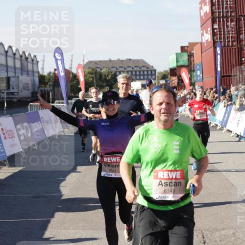 03.10.2025 - Köhlbrandbrückenlauf Jannik Wohlers http://msf.ph/oto/9053064 03.10.2025 13:09:20 Ziel 4129, 4134, 4212, 4334, 4377, 4486, 4681, 4901, 5061, 5352, 5740, 6037, 6062, 6349, 6562, 6661, 6743 meine-sportfotos.de
