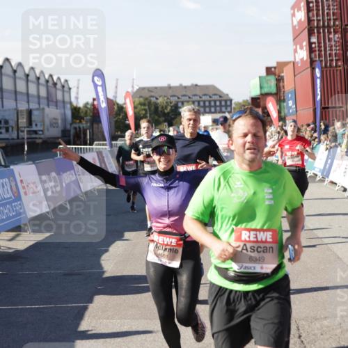 03.10.2025 - Köhlbrandbrückenlauf Jannik Wohlers http://msf.ph/oto/9053070 03.10.2025 13:09:21 Ziel 4129, 4134, 4212, 4334, 4377, 4486, 4681, 4901, 5061, 5352, 5740, 6037, 6062, 6349, 6562, 6661, 6743 meine-sportfotos.de