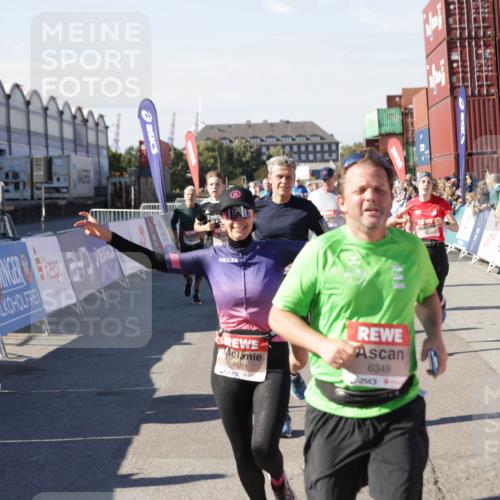 03.10.2025 - Köhlbrandbrückenlauf Jannik Wohlers http://msf.ph/oto/9053076 03.10.2025 13:09:21 Ziel 4129, 4134, 4212, 4334, 4377, 4486, 4681, 4901, 5061, 5352, 5740, 6037, 6062, 6349, 6562, 6661, 6743 meine-sportfotos.de