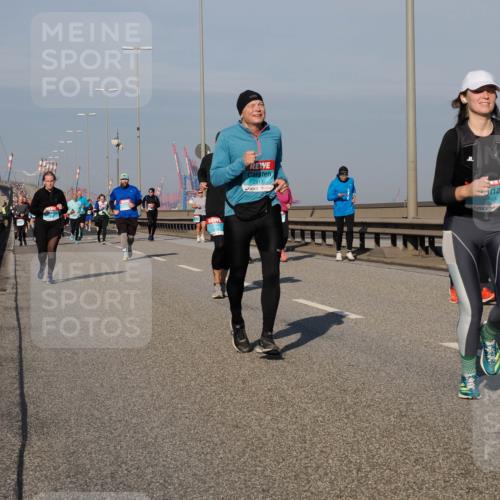 03.10.2025 - Köhlbrandbrückenlauf Fabian Wolf http://msf.ph/oto/9053079 03.10.2025 10:02:25 Position 3 2817, 3582, 2460 meine-sportfotos.de
