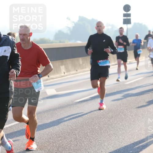 03.10.2025 - Köhlbrandbrückenlauf Lena Gebhardt http://msf.ph/oto/9053103 03.10.2025 09:15:40 Position 1 2934, 12, 3527 meine-sportfotos.de