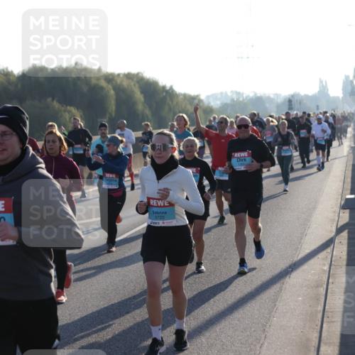 03.10.2025 - Köhlbrandbrückenlauf Jannik Wohlers http://msf.ph/oto/9053110 03.10.2025 09:19:48 Position 3 1747, 232, 3723, 1303 meine-sportfotos.de