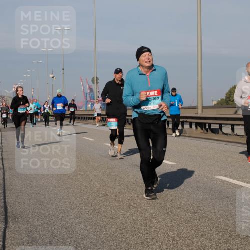 03.10.2025 - Köhlbrandbrückenlauf Fabian Wolf http://msf.ph/oto/9053117 03.10.2025 10:02:26 Position 3 2817, 2424 meine-sportfotos.de