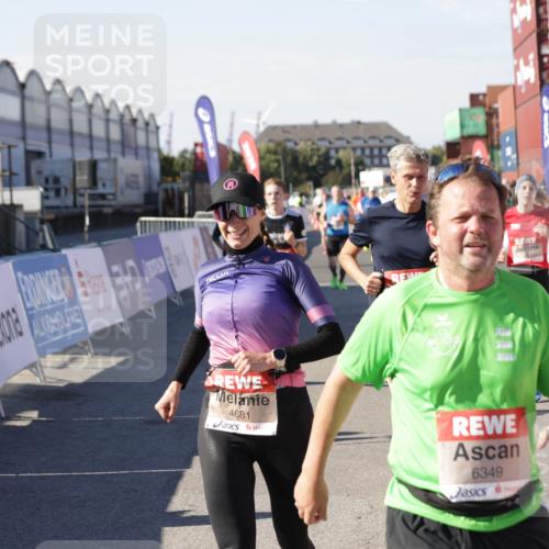 03.10.2025 - Köhlbrandbrückenlauf Jannik Wohlers http://msf.ph/oto/9053121 03.10.2025 13:09:21 Ziel 4129, 4134, 4212, 4334, 4377, 4486, 4681, 4901, 5061, 5352, 5740, 6037, 6062, 6349, 6562, 6661, 6743 meine-sportfotos.de