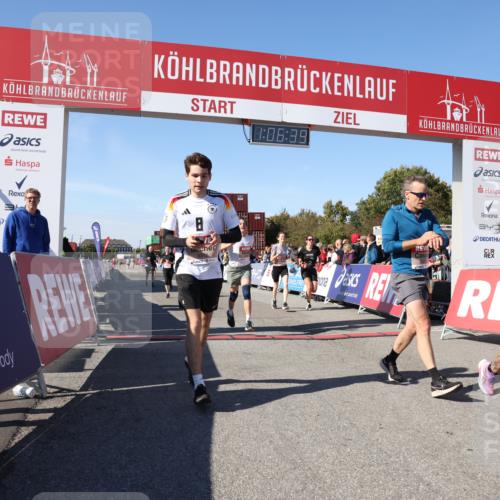 03.10.2025 - Köhlbrandbrückenlauf Lena Gebhardt http://msf.ph/oto/9053122 03.10.2025 13:06:40 Ziel 4015, 4026, 4122, 4151, 4312, 4396, 4405, 5798, 5971, 6061, 6089, 6256, 6721 meine-sportfotos.de