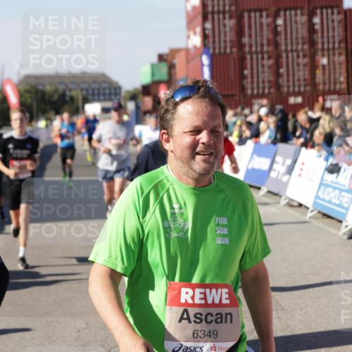 03.10.2025 - Köhlbrandbrückenlauf Jannik Wohlers http://msf.ph/oto/9053139 03.10.2025 13:09:22 Ziel 4129, 4134, 4212, 4334, 4377, 4681, 5061, 5352, 5740, 6037, 6062, 6349, 6661, 6743 meine-sportfotos.de