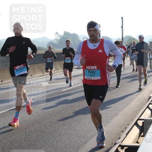 03.10.2025 - Köhlbrandbrückenlauf Lena Gebhardt http://msf.ph/oto/9053141 03.10.2025 09:15:41 Position 1 3270, 3527 meine-sportfotos.de