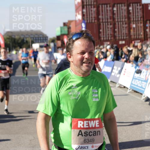 03.10.2025 - Köhlbrandbrückenlauf Jannik Wohlers http://msf.ph/oto/9053142 03.10.2025 13:09:22 Ziel 4129, 4134, 4212, 4334, 4377, 4681, 5061, 5352, 5740, 6037, 6062, 6349, 6661, 6743 meine-sportfotos.de
