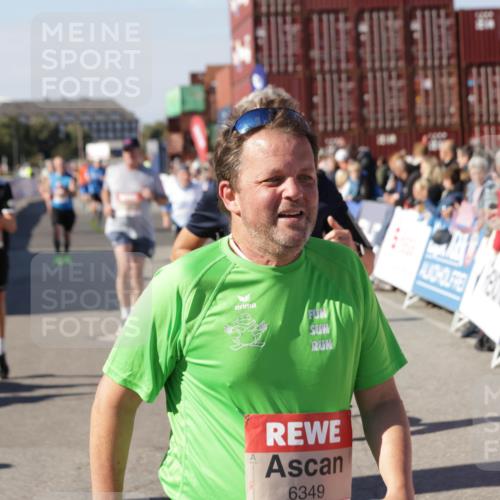 03.10.2025 - Köhlbrandbrückenlauf Jannik Wohlers http://msf.ph/oto/9053149 03.10.2025 13:09:22 Ziel 4129, 4134, 4212, 4334, 4377, 4681, 5061, 5352, 5740, 6037, 6062, 6349, 6661, 6743 meine-sportfotos.de