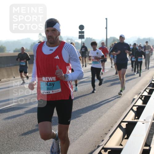 03.10.2025 - Köhlbrandbrückenlauf Lena Gebhardt http://msf.ph/oto/9053150 03.10.2025 09:15:42 Position 1 3270, 3527 meine-sportfotos.de