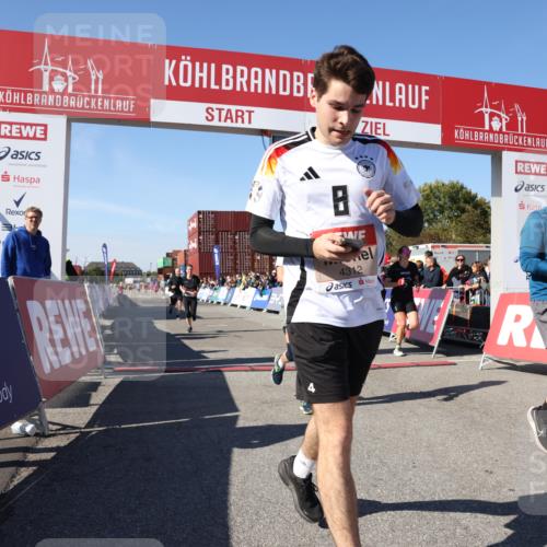 03.10.2025 - Köhlbrandbrückenlauf Lena Gebhardt http://msf.ph/oto/9053151 03.10.2025 13:06:40 Ziel 4015, 4026, 4122, 4151, 4312, 4396, 4405, 5798, 5971, 6061, 6089, 6256, 6721 meine-sportfotos.de