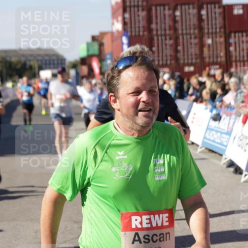 03.10.2025 - Köhlbrandbrückenlauf Jannik Wohlers http://msf.ph/oto/9053153 03.10.2025 13:09:22 Ziel 4129, 4134, 4212, 4334, 4377, 4681, 5061, 5352, 5740, 6037, 6062, 6349, 6661, 6743 meine-sportfotos.de