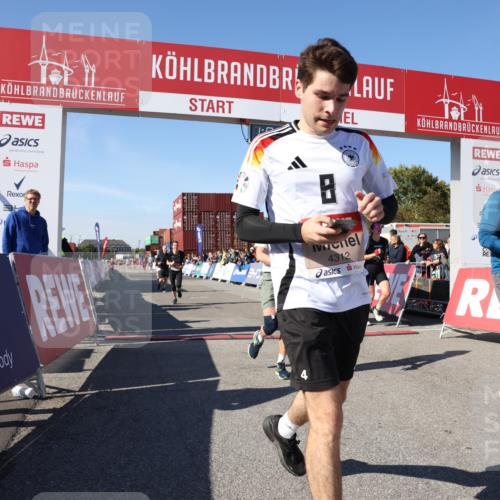 03.10.2025 - Köhlbrandbrückenlauf Lena Gebhardt http://msf.ph/oto/9053159 03.10.2025 13:06:40 Ziel 4015, 4026, 4122, 4151, 4312, 4396, 4405, 5798, 5971, 6061, 6089, 6256, 6721 meine-sportfotos.de