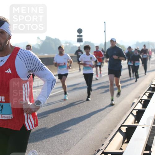 03.10.2025 - Köhlbrandbrückenlauf Lena Gebhardt http://msf.ph/oto/9053160 03.10.2025 09:15:42 Position 1 3527 meine-sportfotos.de