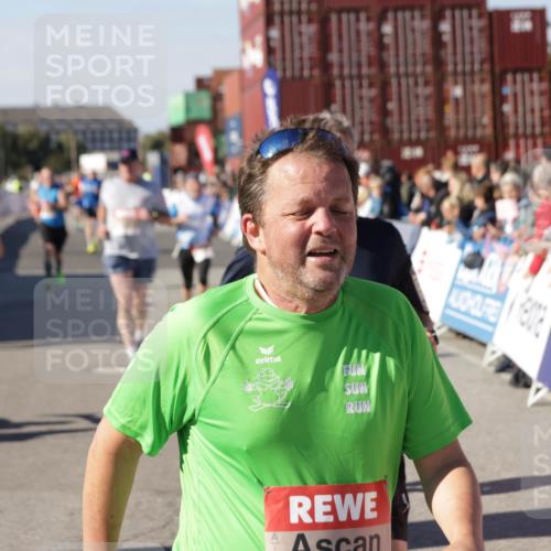 03.10.2025 - Köhlbrandbrückenlauf Jannik Wohlers http://msf.ph/oto/9053162 03.10.2025 13:09:22 Ziel 4129, 4134, 4212, 4334, 4377, 4681, 5061, 5352, 5740, 6037, 6062, 6349, 6661, 6743 meine-sportfotos.de