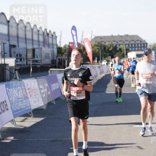 03.10.2025 - Köhlbrandbrückenlauf Jannik Wohlers http://msf.ph/oto/9053172 03.10.2025 13:09:23 Ziel 4129, 4134, 4212, 4334, 4377, 4681, 5061, 5352, 5740, 6037, 6062, 6349, 6661, 6743 meine-sportfotos.de