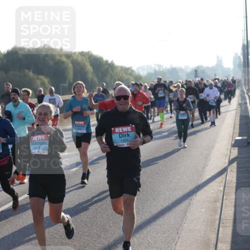 03.10.2025 - Köhlbrandbrückenlauf Jannik Wohlers http://msf.ph/oto/9053178 03.10.2025 09:19:50 Position 3 2079, 1304, 1303 meine-sportfotos.de