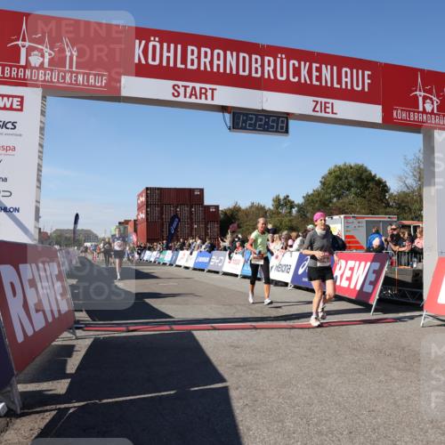 03.10.2025 - Köhlbrandbrückenlauf Lena Gebhardt http://msf.ph/oto/9053179 03.10.2025 13:22:58 Ziel 4350, 4602, 4603, 4964, 5046, 5189, 5812, 5924, 5925, 6027 meine-sportfotos.de