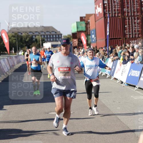 03.10.2025 - Köhlbrandbrückenlauf Jannik Wohlers http://msf.ph/oto/9053186 03.10.2025 13:09:23 Ziel 4129, 4134, 4212, 4334, 4377, 4681, 5061, 5352, 5740, 6037, 6062, 6349, 6661, 6743 meine-sportfotos.de