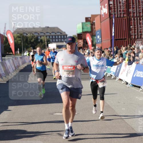 03.10.2025 - Köhlbrandbrückenlauf Jannik Wohlers http://msf.ph/oto/9053195 03.10.2025 13:09:23 Ziel 4129, 4134, 4212, 4334, 4377, 4681, 5061, 5352, 5740, 6037, 6062, 6349, 6661, 6743 meine-sportfotos.de