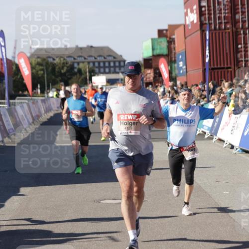 03.10.2025 - Köhlbrandbrückenlauf Jannik Wohlers http://msf.ph/oto/9053200 03.10.2025 13:09:24 Ziel 4129, 4134, 4212, 4334, 4681, 5061, 5352, 5740, 6037, 6062, 6349, 6661, 6743 meine-sportfotos.de
