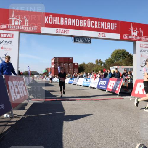 03.10.2025 - Köhlbrandbrückenlauf Lena Gebhardt http://msf.ph/oto/9053203 03.10.2025 13:06:42 Ziel 4015, 4026, 4122, 4151, 4312, 4405, 5798, 5971, 6056, 6061, 6089, 6256, 6721 meine-sportfotos.de
