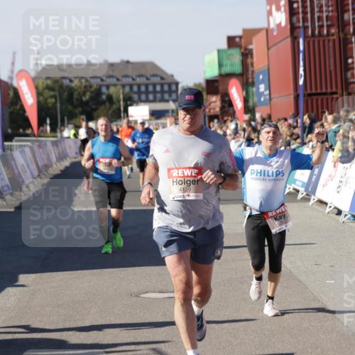03.10.2025 - Köhlbrandbrückenlauf Jannik Wohlers http://msf.ph/oto/9053206 03.10.2025 13:09:24 Ziel 4129, 4134, 4212, 4334, 4681, 5061, 5352, 5740, 6037, 6062, 6349, 6661, 6743 meine-sportfotos.de