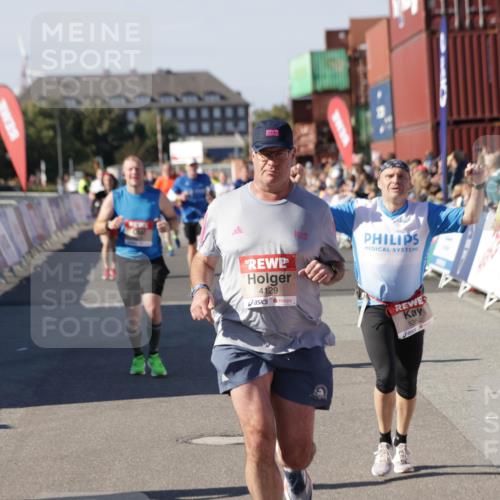 03.10.2025 - Köhlbrandbrückenlauf Jannik Wohlers http://msf.ph/oto/9053214 03.10.2025 13:09:24 Ziel 4129, 4134, 4212, 4334, 4681, 5061, 5352, 5740, 6037, 6062, 6349, 6661, 6743 meine-sportfotos.de