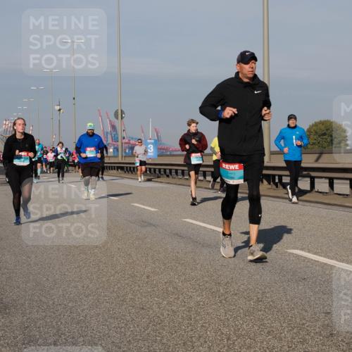 03.10.2025 - Köhlbrandbrückenlauf Fabian Wolf http://msf.ph/oto/9053215 03.10.2025 10:02:28 Position 3 3786 meine-sportfotos.de