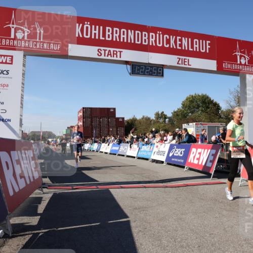 03.10.2025 - Köhlbrandbrückenlauf Lena Gebhardt http://msf.ph/oto/9053221 03.10.2025 13:23:00 Ziel 4350, 4602, 4603, 4964, 4987, 5046, 5189, 5812, 5924, 5925, 6027, 6070 meine-sportfotos.de