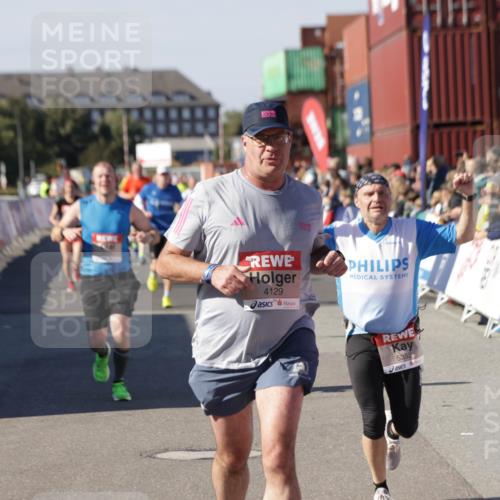 03.10.2025 - Köhlbrandbrückenlauf Jannik Wohlers http://msf.ph/oto/9053228 03.10.2025 13:09:24 Ziel 4129, 4134, 4212, 4334, 4681, 5061, 5352, 5740, 6037, 6062, 6349, 6661, 6743 meine-sportfotos.de